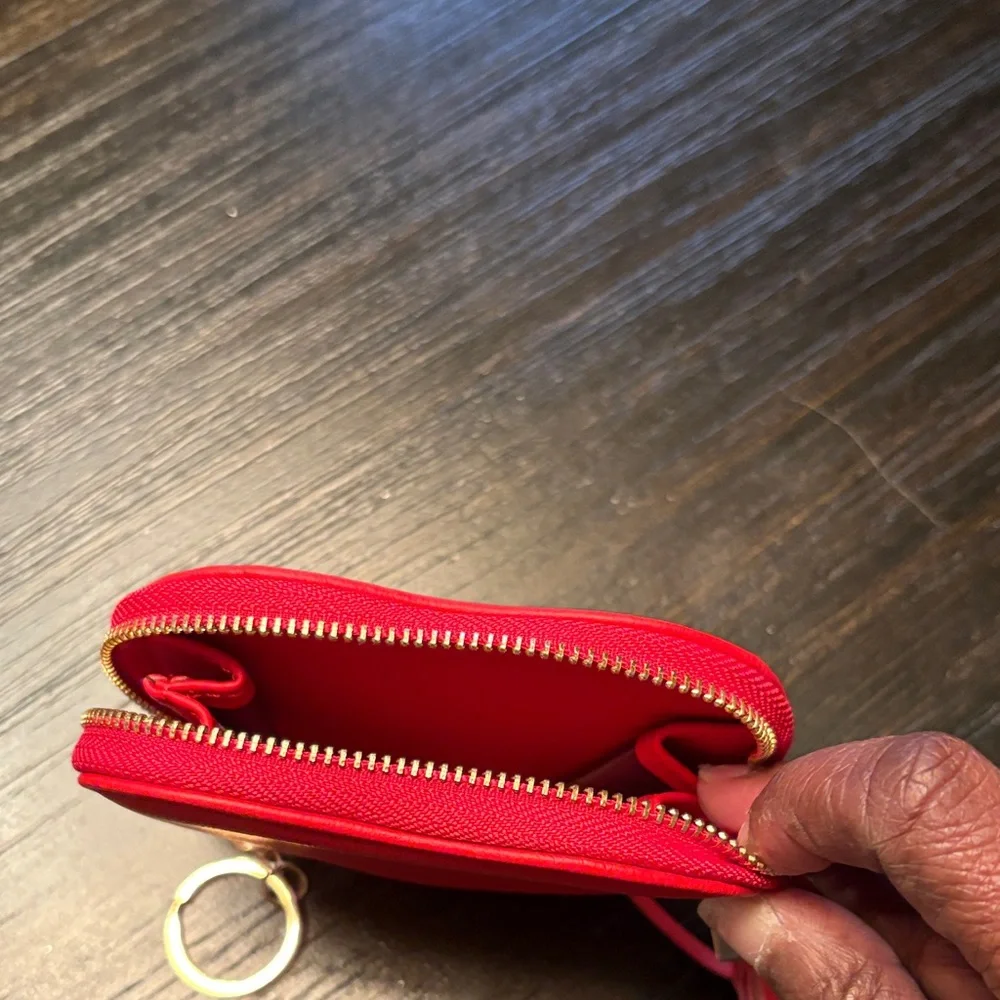 Red Heart-Shaped Keychain Wallet - Picture 2 of 3